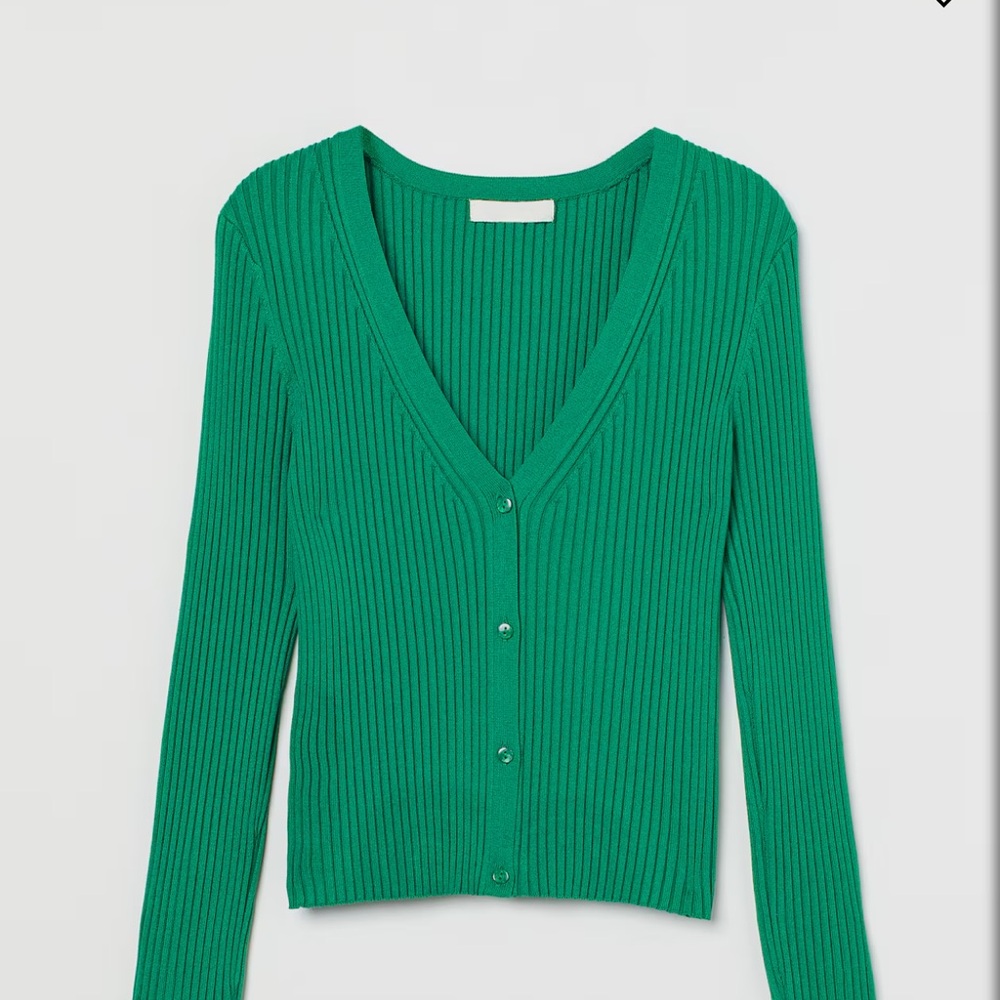 BUTTON UP SWEATER
